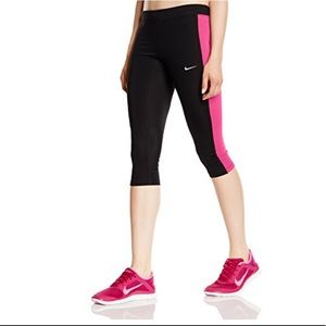 NIKE Essential Women’s Running Capris Pants
